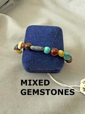 BRACELET MIXED GEMSTONES, BEADS & OVALS, VARIOUS SIZE STONES, STRETCHY ELASTIC,